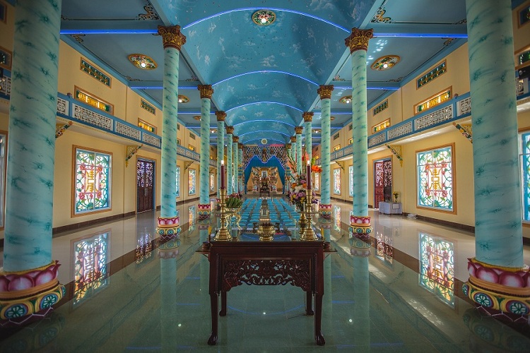 visit saigon caodaism temple